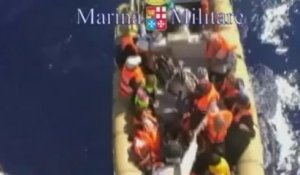 Trente corps de migrants retrouvés dans un bateau au large de l'Italie
