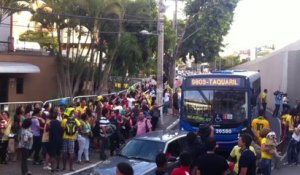 Le bus des Brésiliens arrive à Belo Horizonte... vide