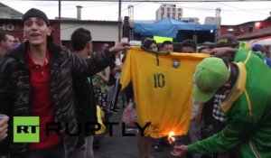 Des fans brûlent le maillot de Neymar