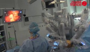 Au CHU de Rennes, le chirurgien pilote un robot pour opérer sans ouvrir le thorax