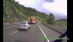 Les accidents de camion les plus violent jamais vu! Compilation de crash!