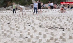 Carantec (29). Des milliers de pâtés de sable sur une plage de l’île Callot