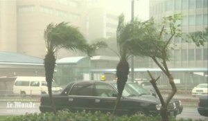 Un puissant typhon frappe le Japon