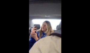 Il filme sa fille en pleine séance de selfies ridicules!