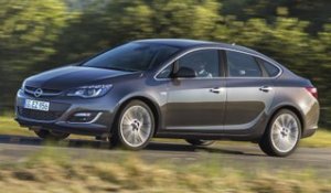 L'Opel Astra berline passe à l'action