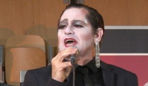Olivier Py chante Miss Knife : "Ne parlez pas d'amour" | Le Live de la Matinale