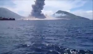 L'incroyable éruption du volcan Tavurvur en Papouasie Nouvelle-Guinée