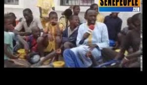 Discussion hilarante entre le comédien Tapha Touré et des "talibés"