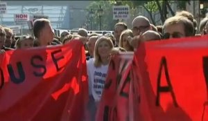 Les huissiers en colère protestent à Paris contre un projet de réforme