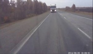 Face à face avec un camion : gros crash en russie!