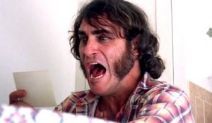 Joaquin Phoenix dans le trailer déjanté d’Inherent Vice