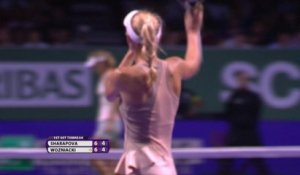 Singapour - Wozniacki dans la douleur bat Sharapova
