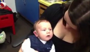 Ce bébé sourd va entendre la voix de ses parents pour la première fois