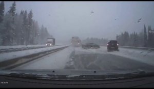 Accident violent sur une route gelée!