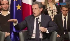 Insultes de Sarkozy : retours à l'envoyeur par François Hollande et Marine Le Pen