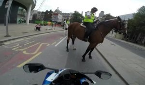 Ne pas faire de wheeling en moto en plein centre de Londres
