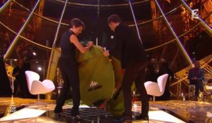 Arthur et Alessandra Sublet tentent de battre le record du monde de pliage de tente Quechua