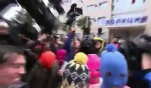 Les deux Pussy Riot ont été relâchées par la police après les soupçons de vol dans un hôtel