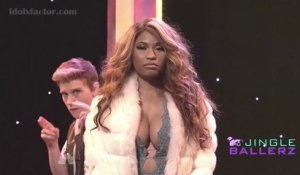 Nicki Minaj imite Beyoncé (SNL)