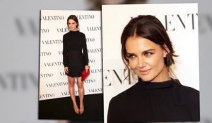 Katie Holmes porte une petite robe noire pour une soirée Valentino