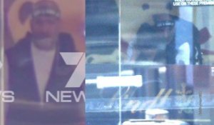 Le visage du preneur d'otage de Sydney filmé par la télévision australienne.