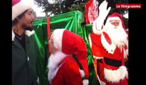 Lannion. Premier bain de foule pour le Père Noël