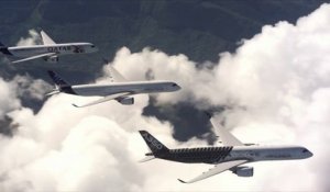 5 avions Airbus A350  gigantesques volent ensemble : somptueux!