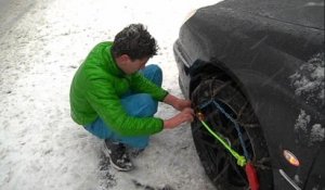 Neige: pour les automobilistes, les chaînes avant de chausser les skis