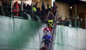 Fin de l'évacuation du ferry sinistré au large de l'Italie