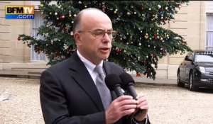 Charlie Hebdo: Tous les moyens mobilisés pour retrouver "trois criminels", assure Cazeneuve