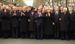 Marche républicaine : la foule entonne la Marseillaise devant les chefs d'Etats et de gouvernements
