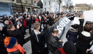 Calais : 3000 personnes en hommage à Charlie Hebdo