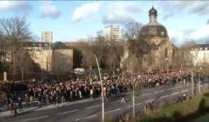 Reportage : Marche citoyenne en mémoire des victimes des attentats