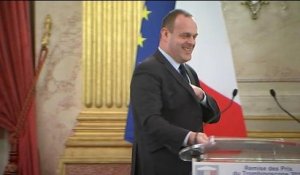 Un maire FN désigné "élu local de l'année": Bartolone et Macron boycottent la cérémonie