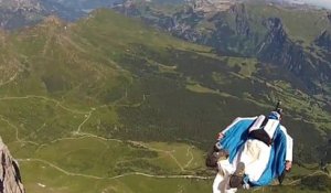 Matthias Giraud et sa wingsuit retrouvent le mont Eiger