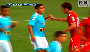 Pérou - Un corner rentrant à la Roberto Carlos !