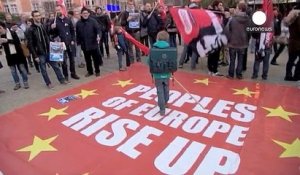 De Bruxelles à Athènes, mobilisation anti-austérité et pro-Tsipras