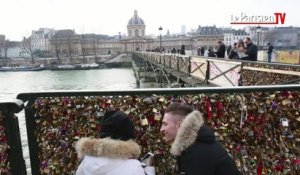 Les « cadenas d'amour » du Pont des Arts comptent leurs jours