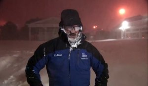 Un météorologue devient fou devant des éclairs de neige (Jim Cantore)