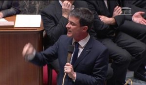 Valls: Le gouvernement "fera tout" pour que la loi Macron passe