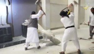 Des djihadistes saccagent des statues dans un musée