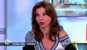 Victoria Abril sur Rayane Bensetti "il est encore meilleur comme comédien" - C à vous - 26/02/2015