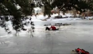 Sauvetage d'un cheval piégé par la glace