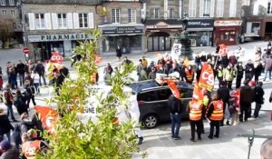 Abattoirs AIM : 1 200 personnes défilent à Villedieu 04/03/15