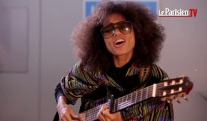 Nneka chante « My love, my love » en live au Parisien