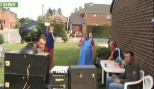 Une famille extra-ordinaire belge fait du karaoké