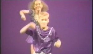 Ryan Gosling enfant danse vraiment pas mal! Vidéo de 1992