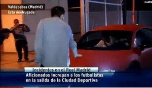 Après la défaite du Real Madrid face au FC Barcelone ce supporteur attaque la voiture des joueurs (Bale et Jese Rodriguez)