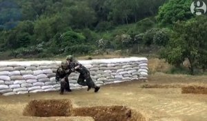 Ces Soldats font Tomber une Grenade par terre