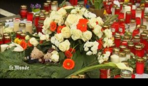 Fleurs et bougies en hommage aux victimes du crash